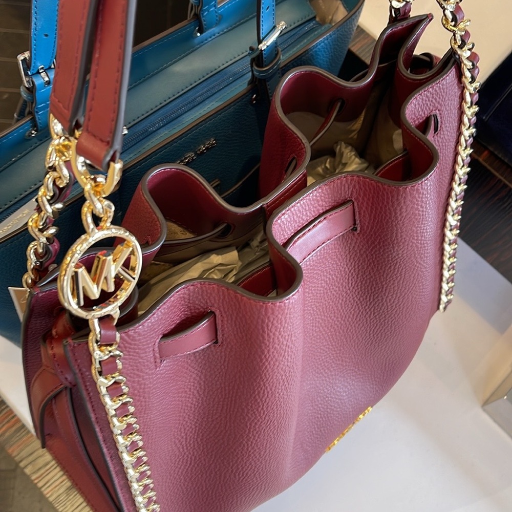 MICHAEL KORS
Mina Large Chain Shoulder Tote Bag
Dark Cherry 
NWT - Picture 5 of 16